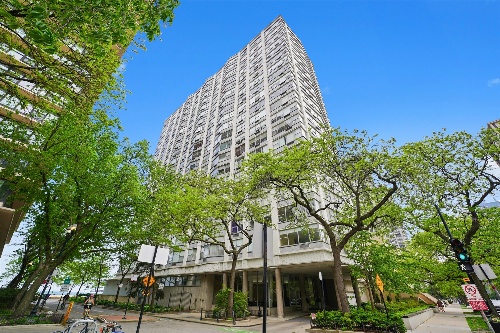 5757 N Sheridan Rd #5J