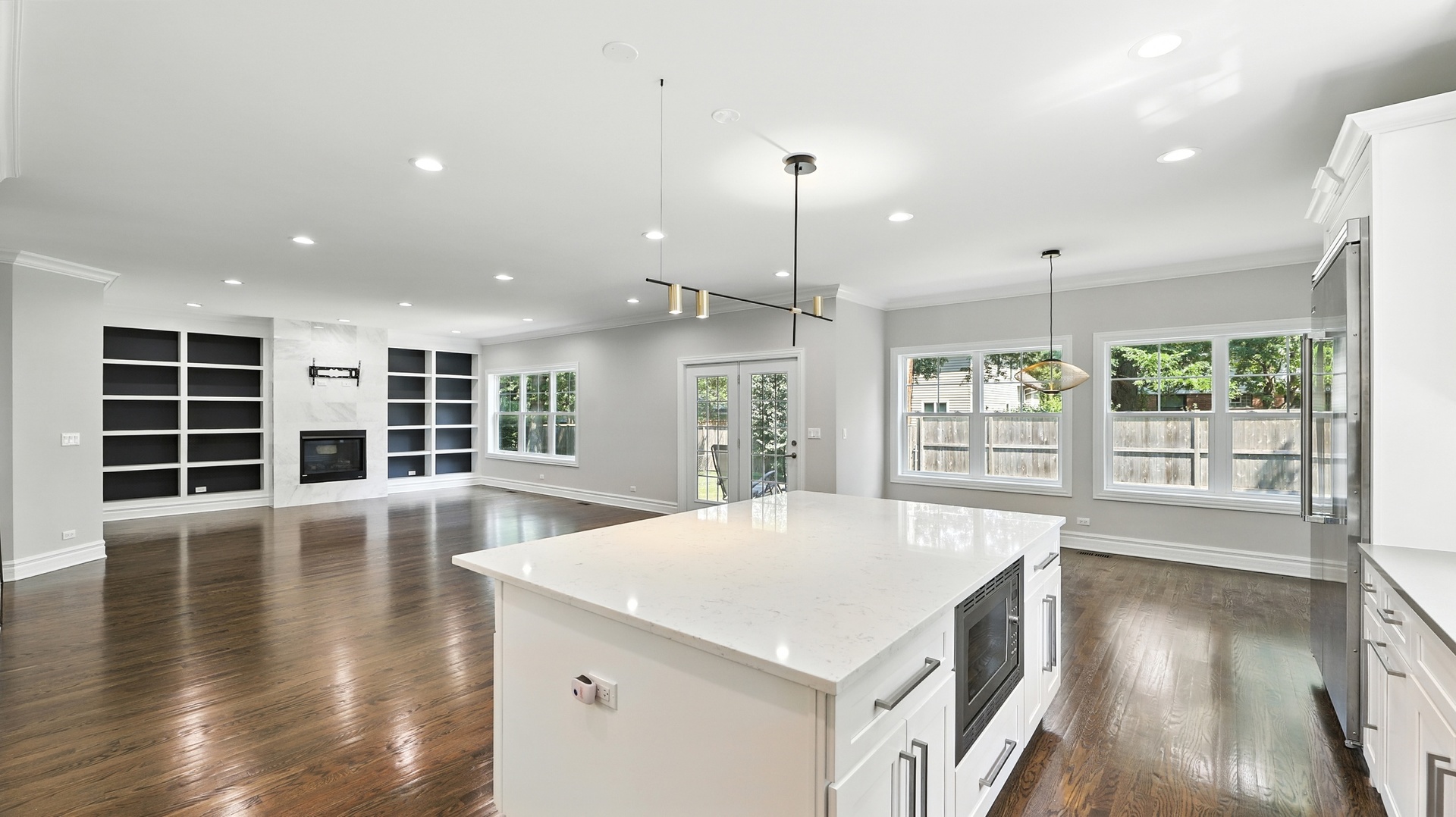 1127 Kenton Rd Deerfield, IL 60015