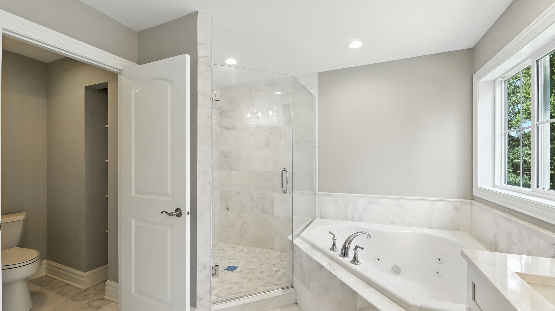 1127 Kenton Rd Deerfield, IL 60015