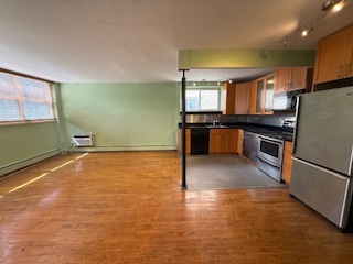 2726 Central St #3D Evanston, IL 60201