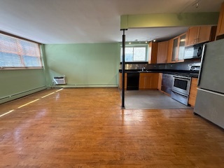 2726 Central St #3D Evanston, IL 60201
