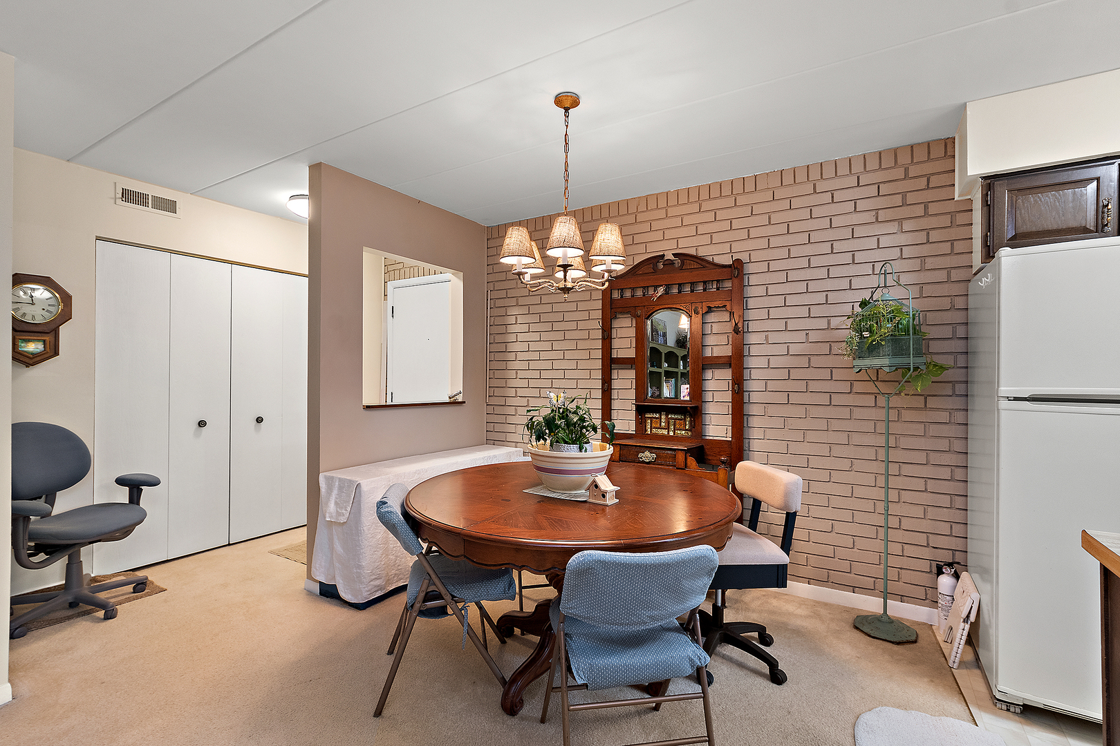 1940 183rd St #1C Homewood, IL 60430