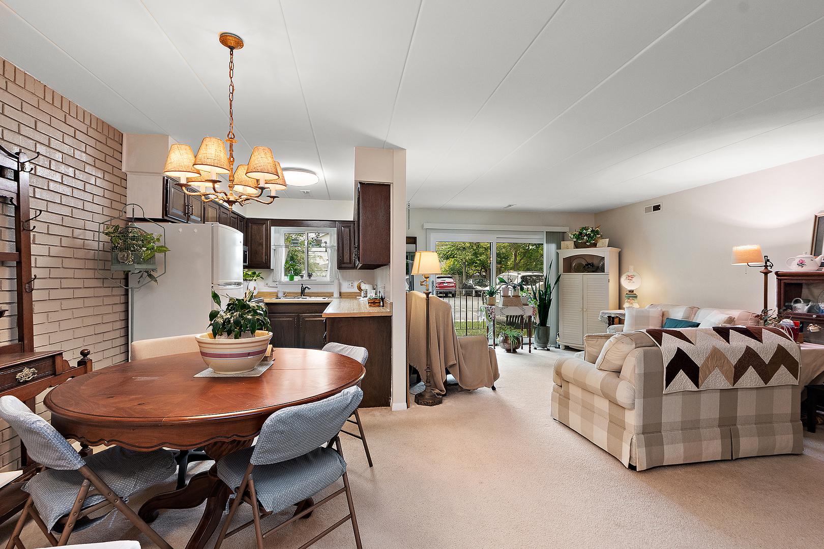 1940 183rd St #1C Homewood, IL 60430