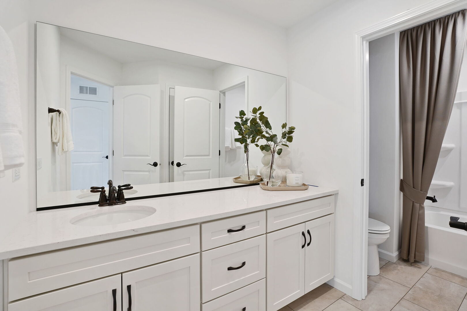 1690 Landy Ln Deerfield, IL 60015