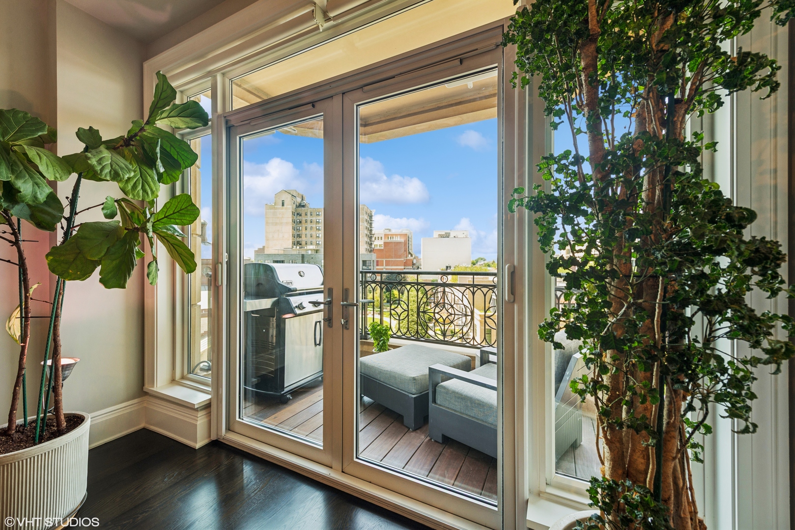 2550 N Lakeview Ave #N602 Chicago, IL 60614