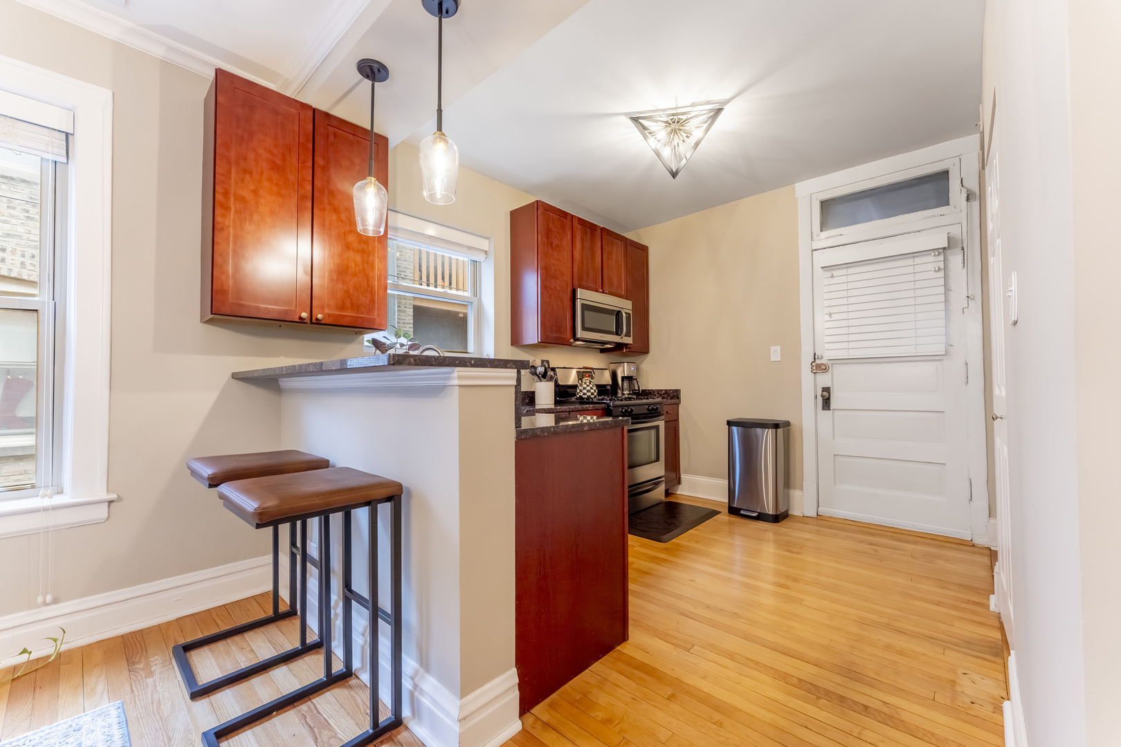 617 Washington Blvd #2N Oak Park, IL 60302