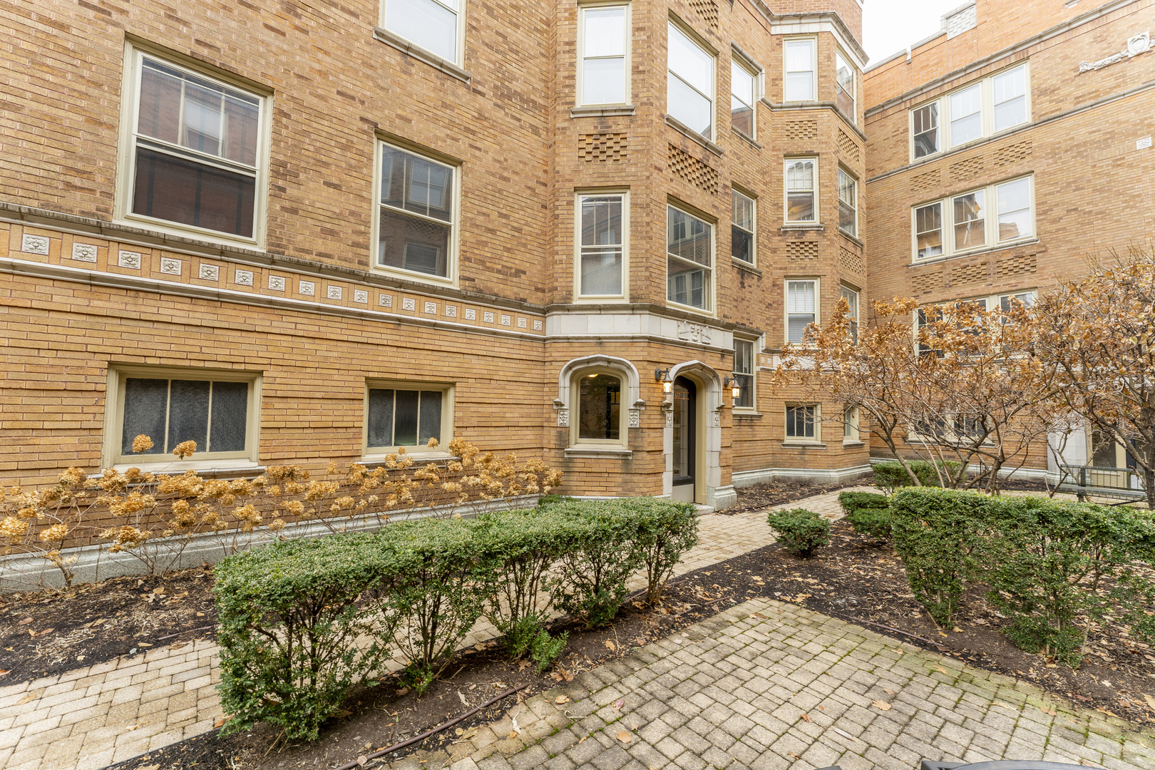 617 Washington Blvd #2N Oak Park, IL 60302