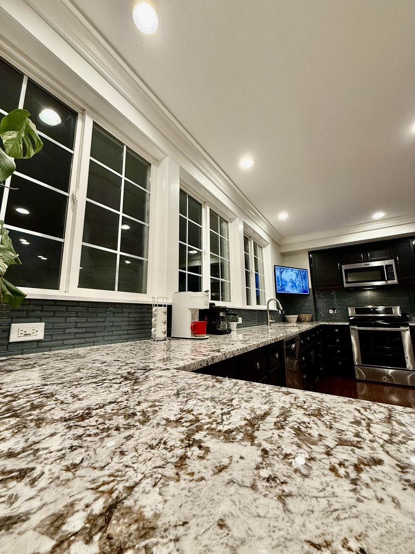 747 Delius St Aurora, IL 60505