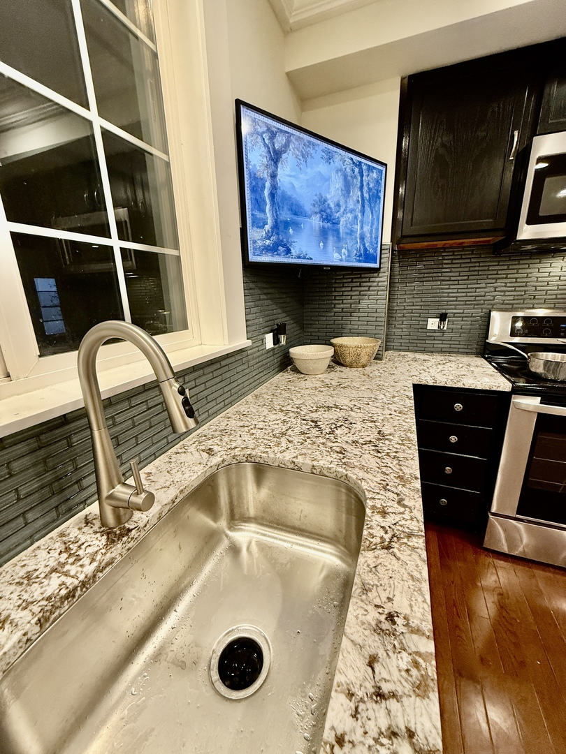 747 Delius St Aurora, IL 60505