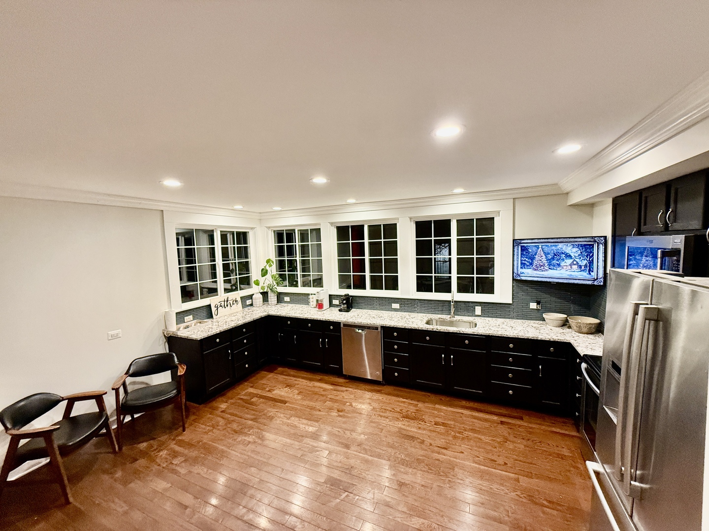 747 Delius St Aurora, IL 60505