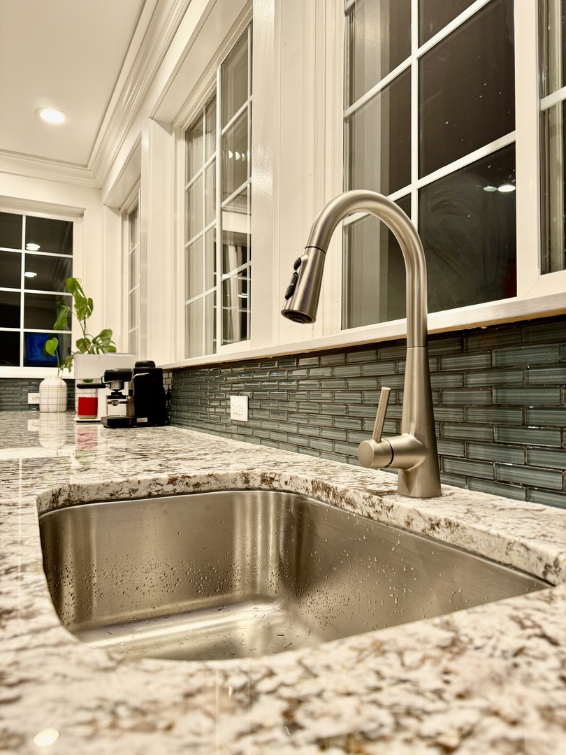 747 Delius St Aurora, IL 60505