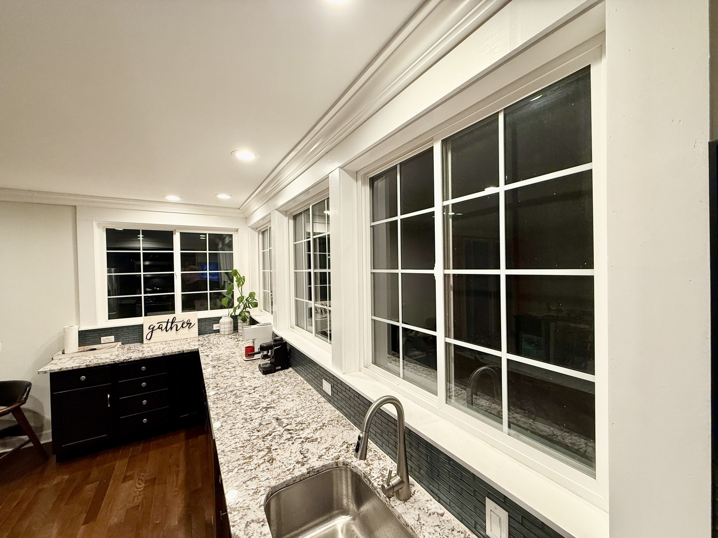 747 Delius St Aurora, IL 60505