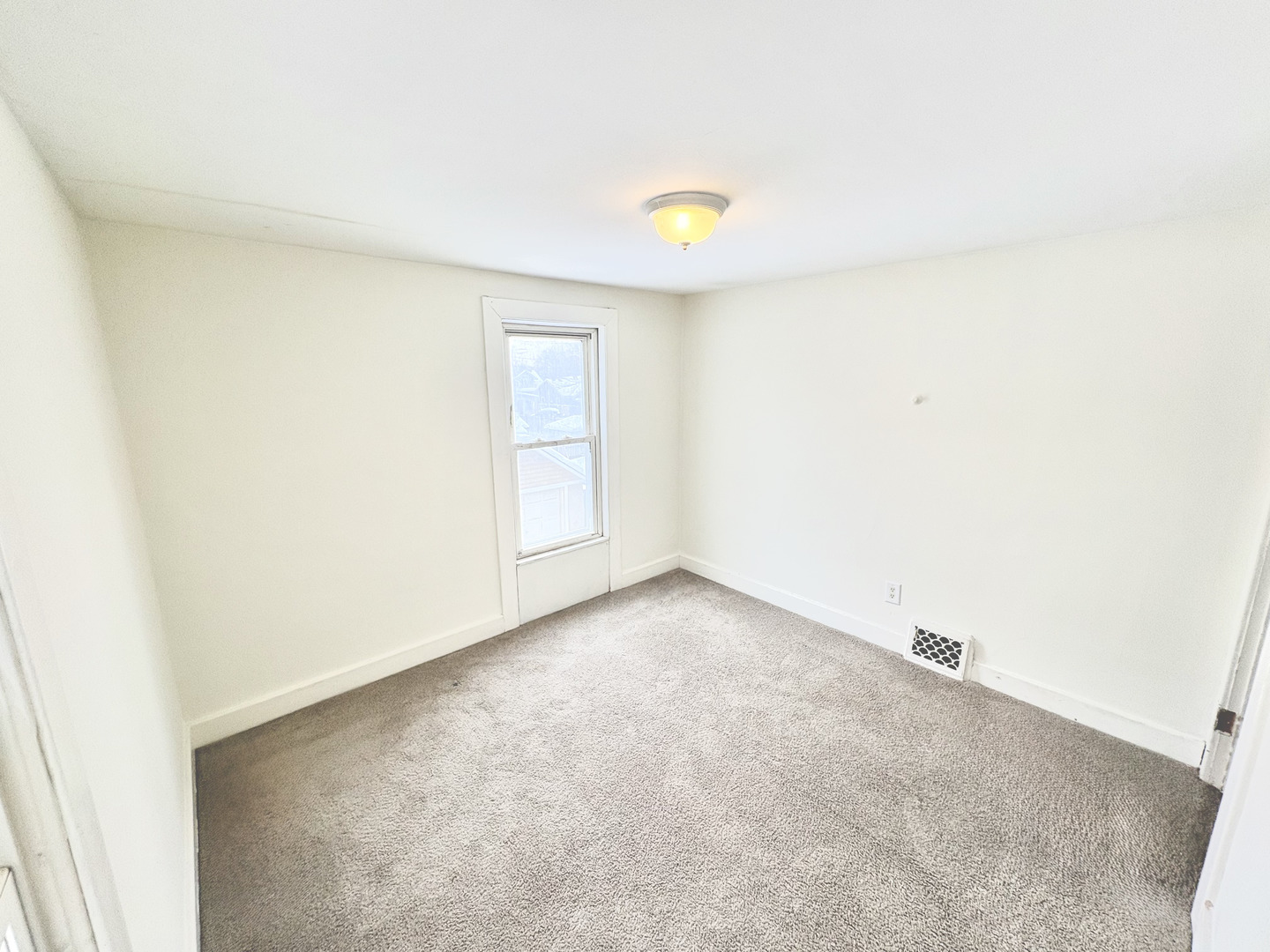 747 Delius St Aurora, IL 60505