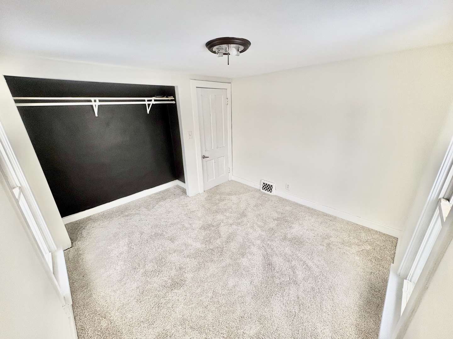 747 Delius St Aurora, IL 60505