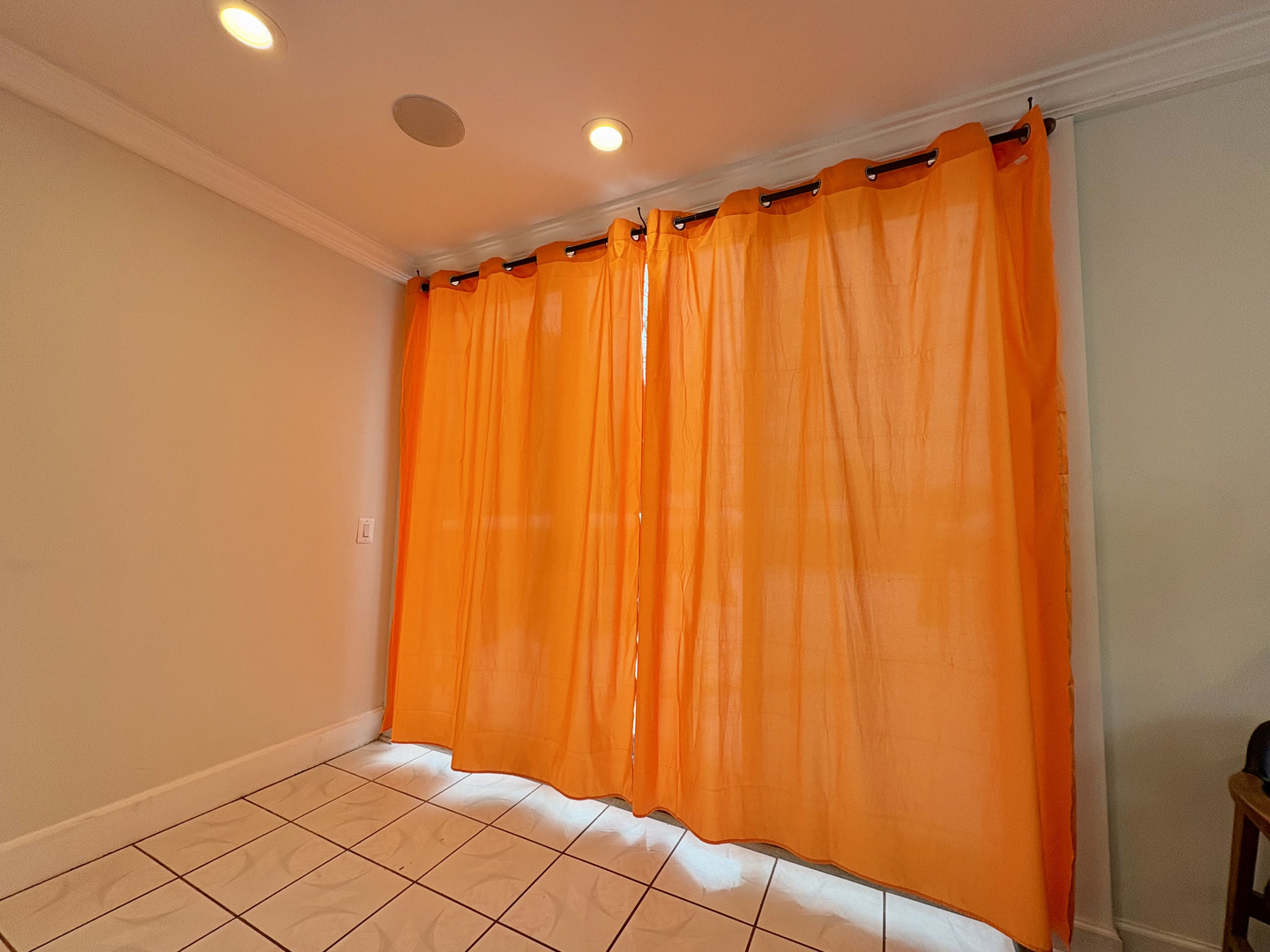 747 Delius St Aurora, IL 60505