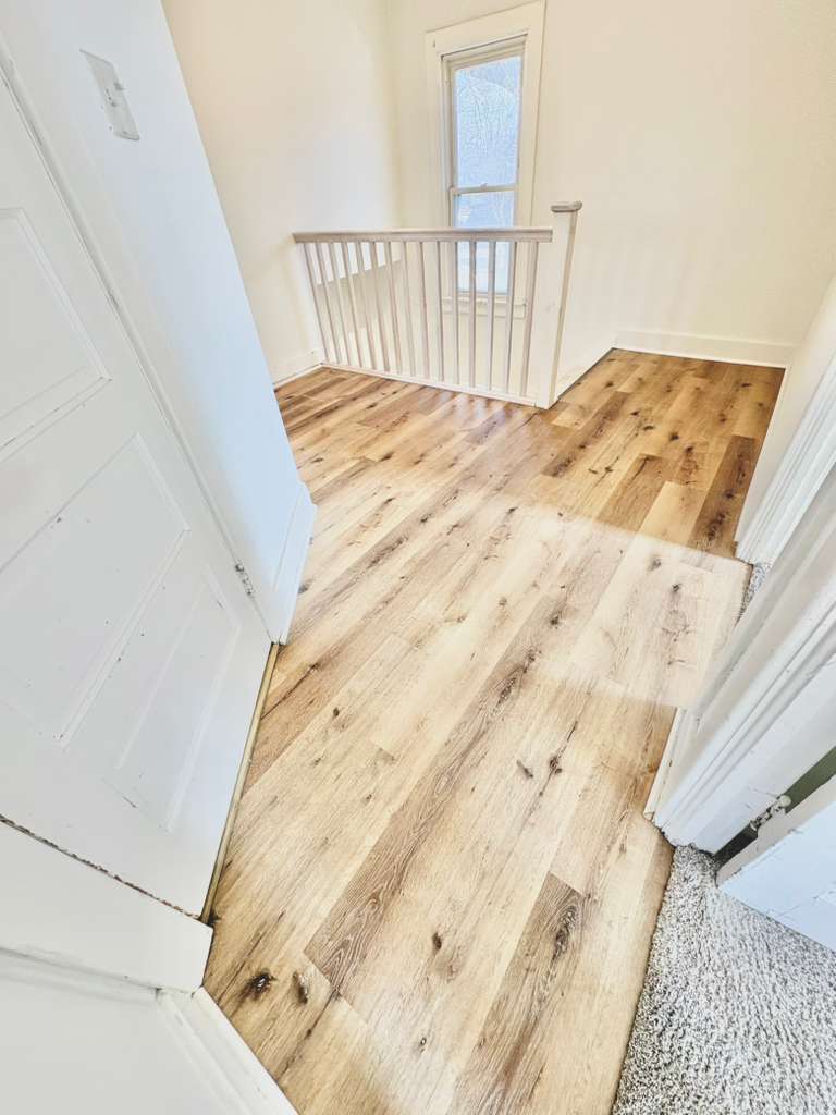 747 Delius St Aurora, IL 60505