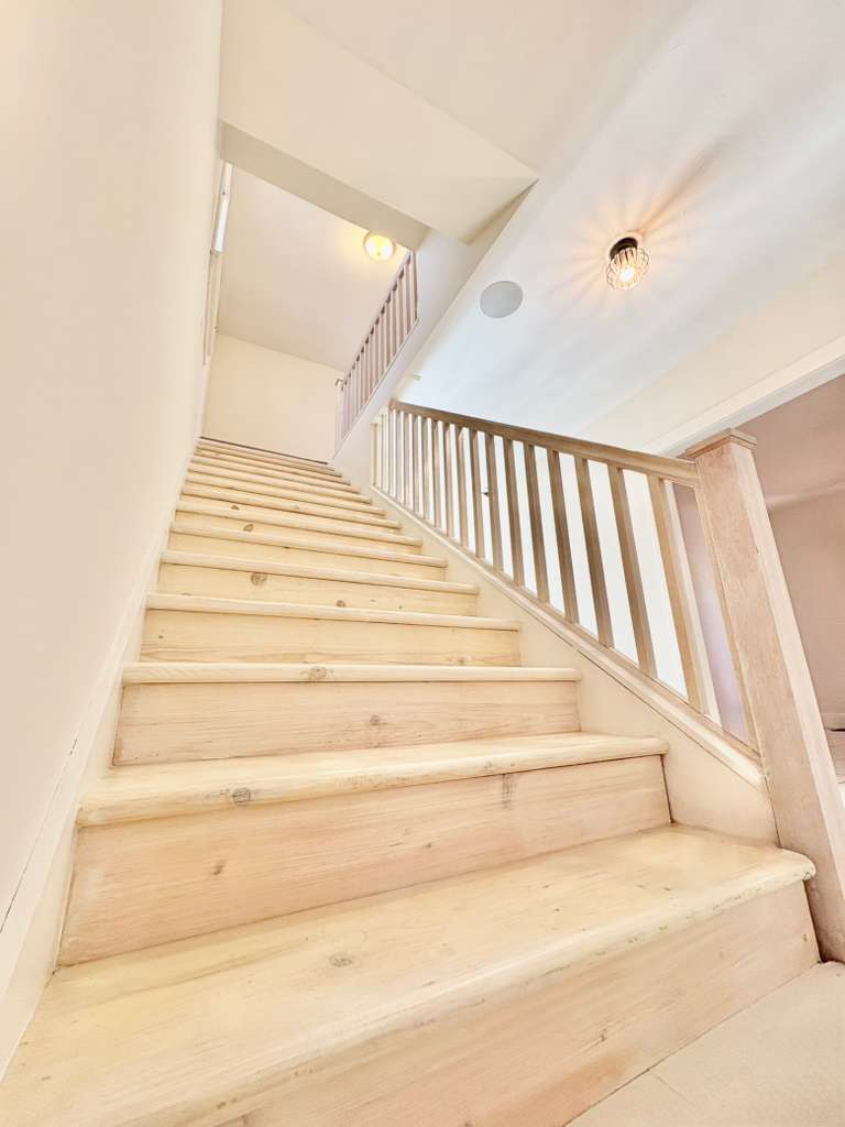 747 Delius St Aurora, IL 60505