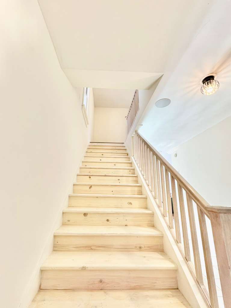 747 Delius St Aurora, IL 60505