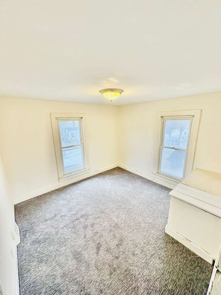 747 Delius St Aurora, IL 60505