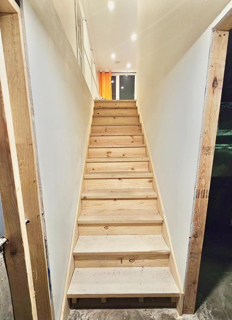 747 Delius St Aurora, IL 60505