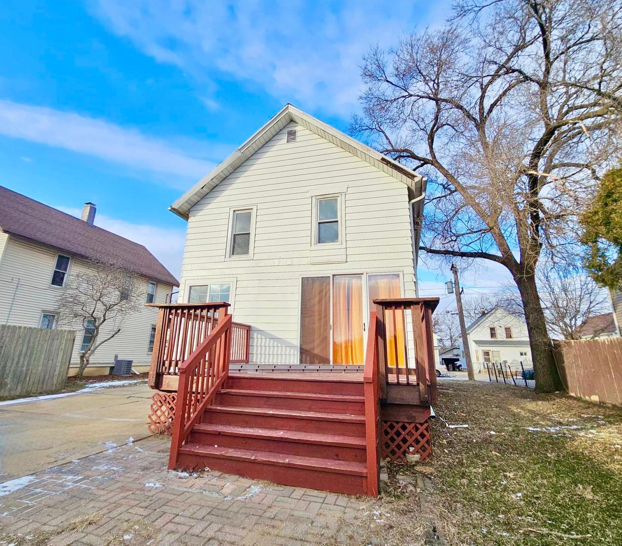 747 Delius St Aurora, IL 60505