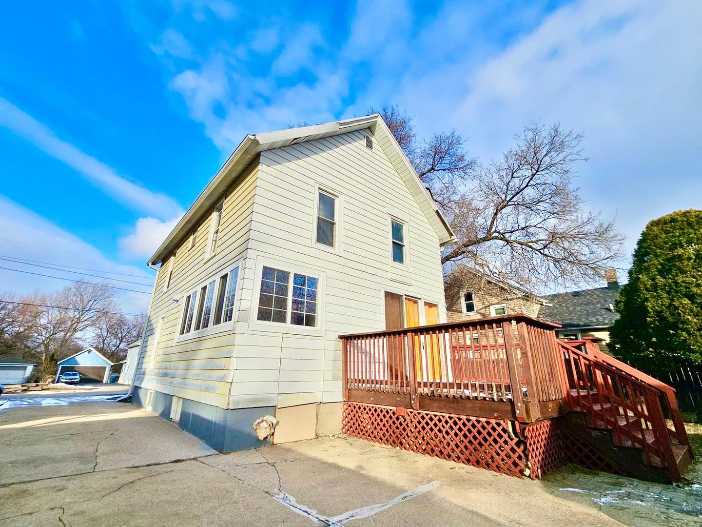 747 Delius St Aurora, IL 60505