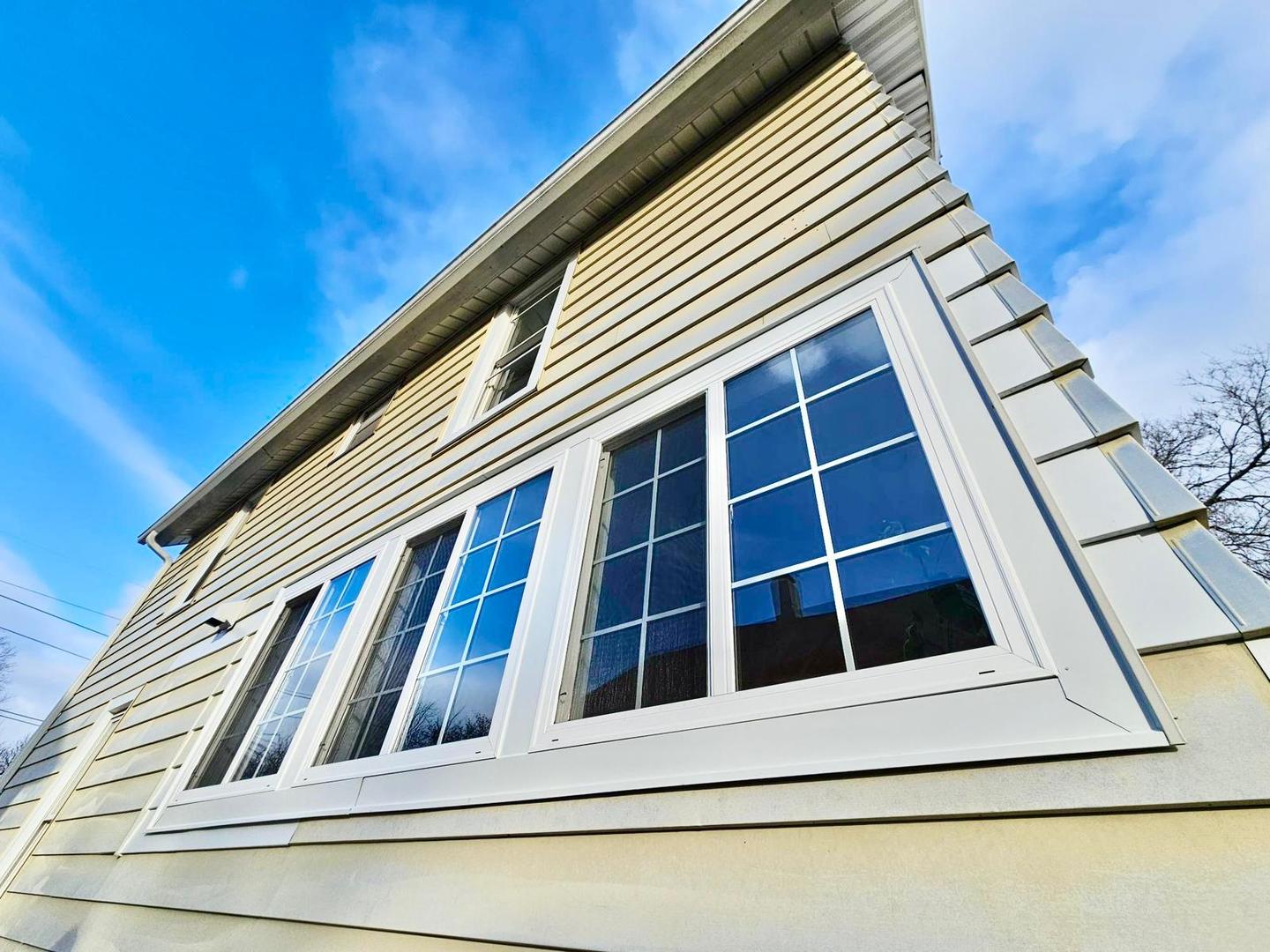 747 Delius St Aurora, IL 60505