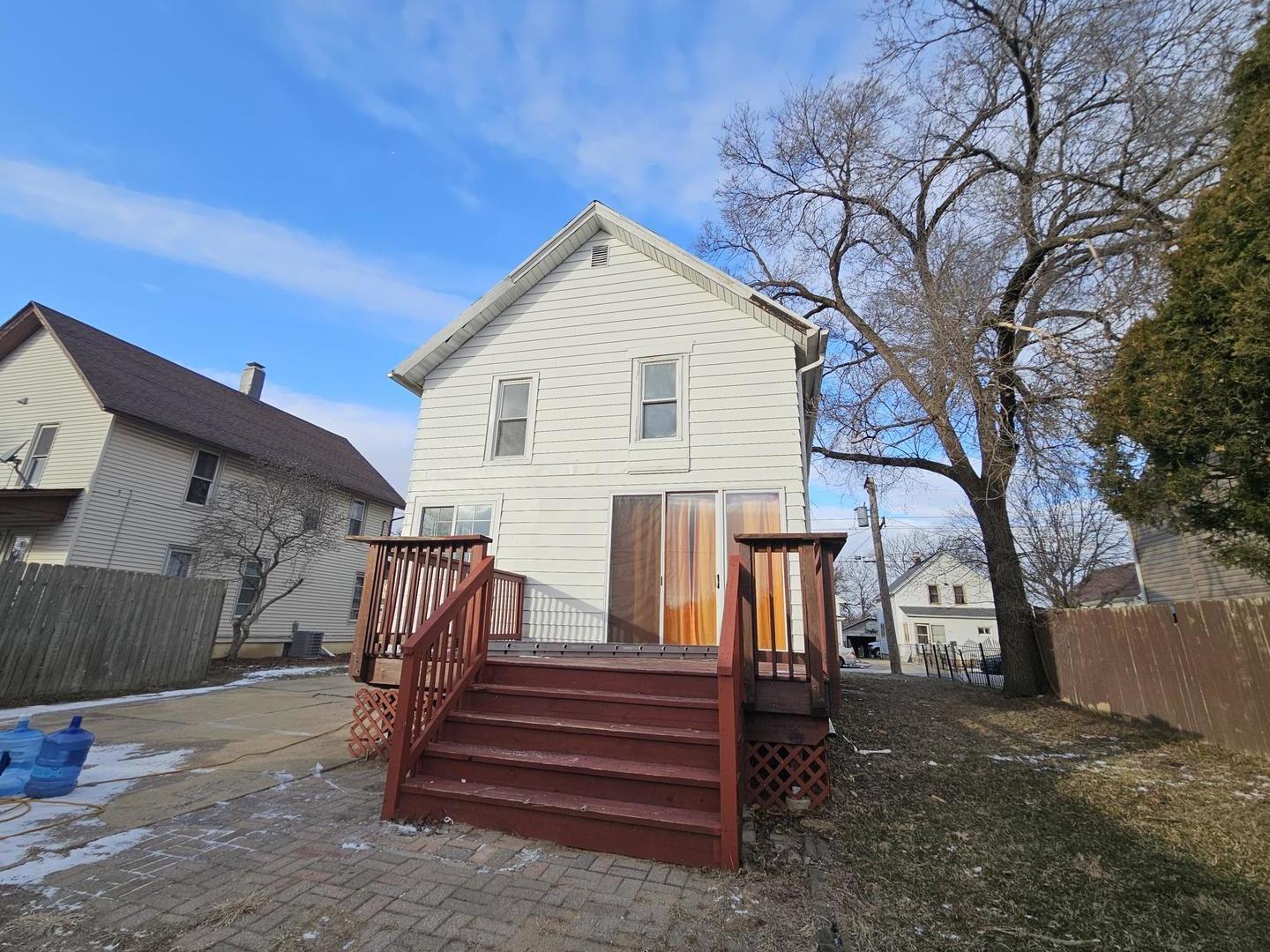 747 Delius St Aurora, IL 60505