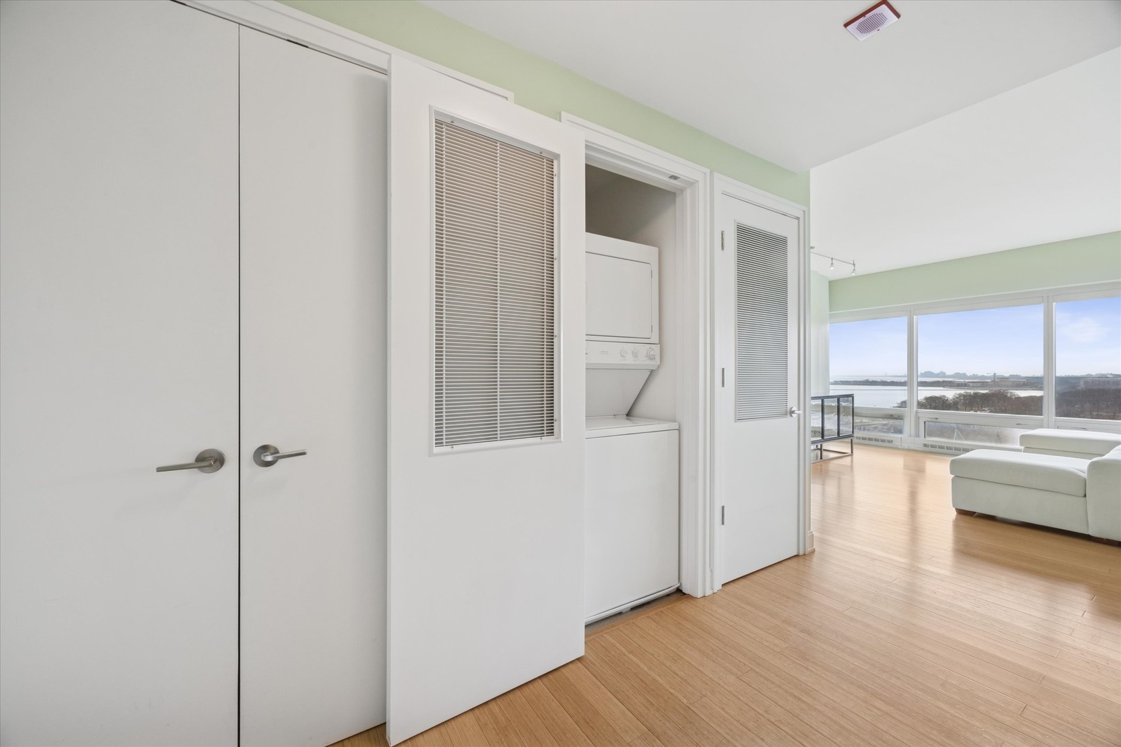 340 E RANDOLPH St #905 Chicago, IL 60601