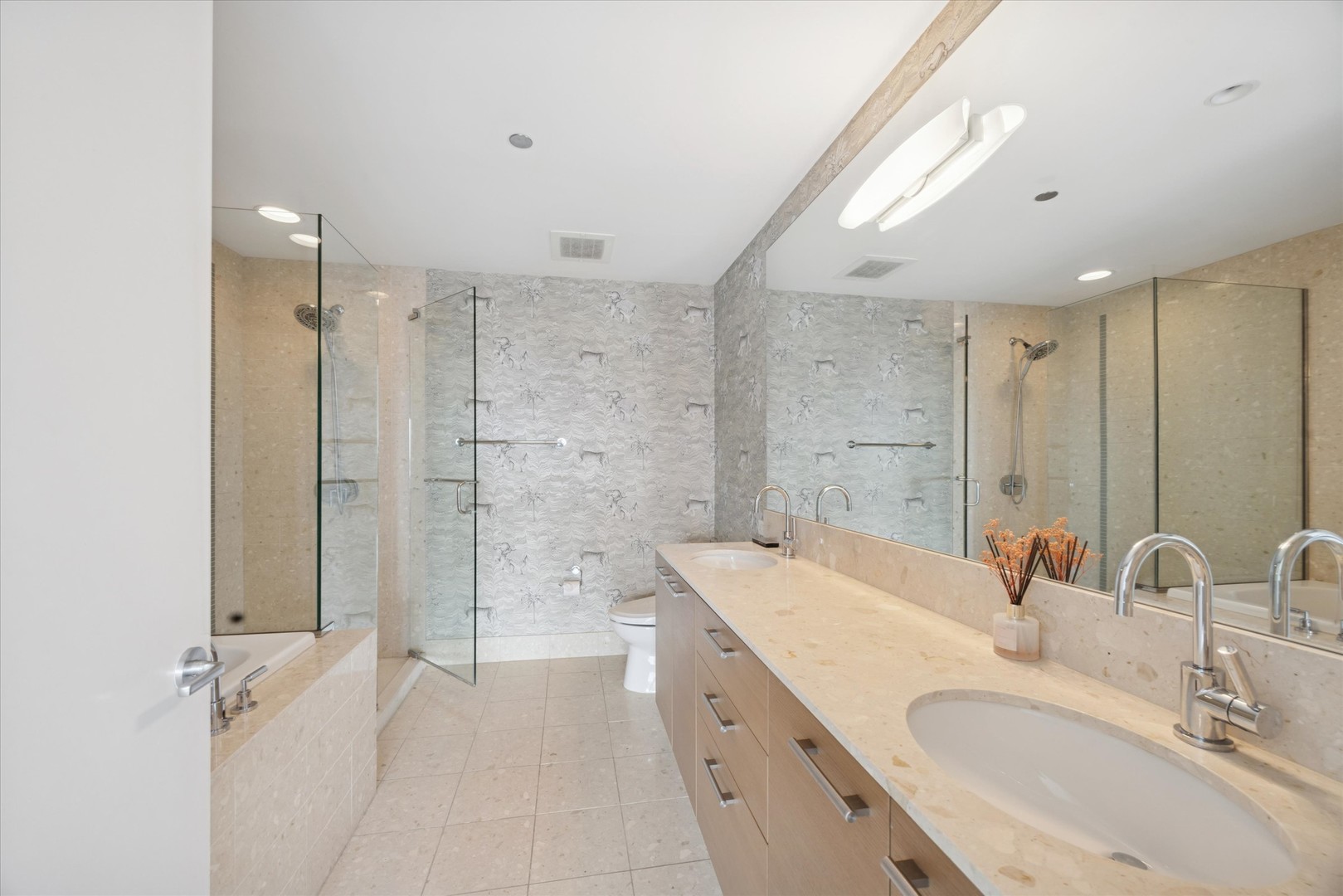 340 E RANDOLPH St #905 Chicago, IL 60601