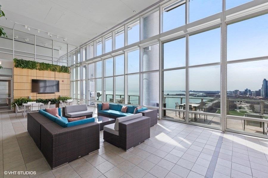 340 E RANDOLPH St #905 Chicago, IL 60601