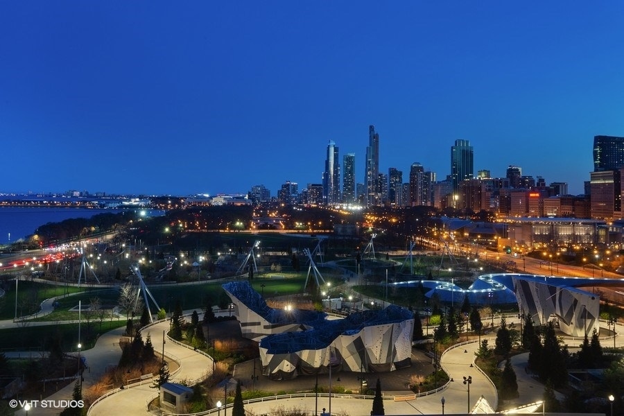 340 E RANDOLPH St #905 Chicago, IL 60601