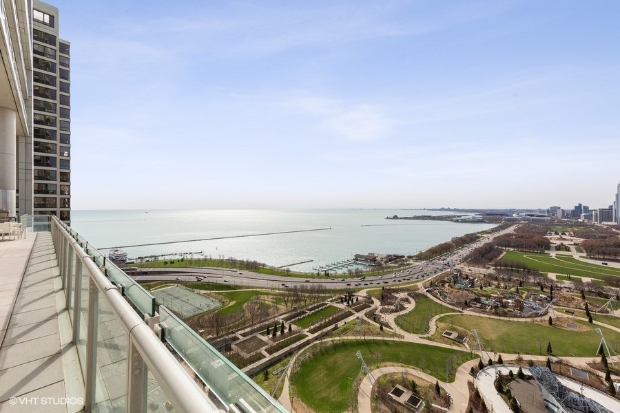 340 E RANDOLPH St #905 Chicago, IL 60601