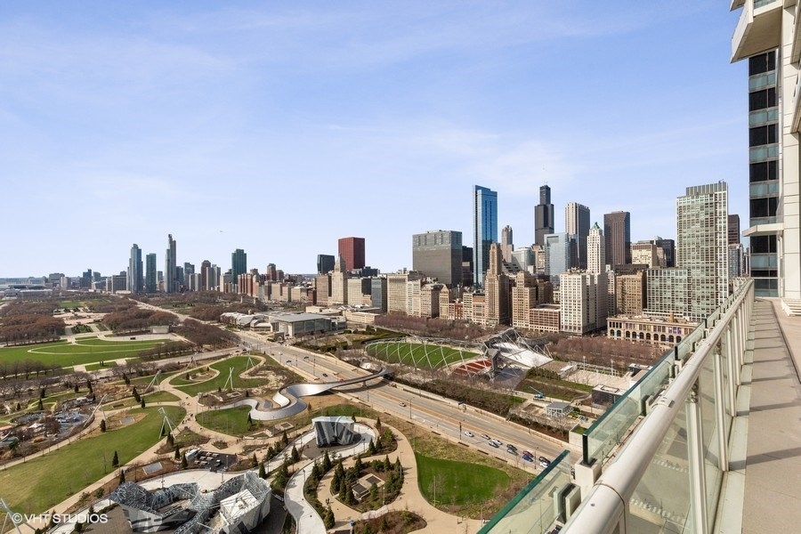 340 E RANDOLPH St #905 Chicago, IL 60601