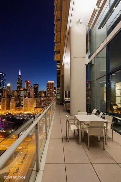 340 E RANDOLPH St #905 Chicago, IL 60601