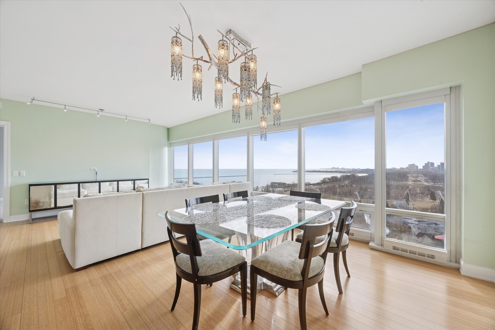 340 E RANDOLPH St #905 Chicago, IL 60601