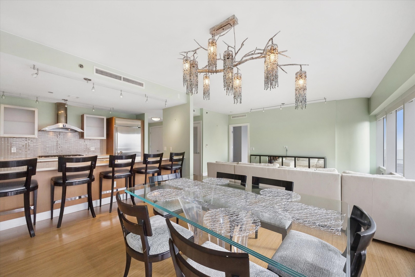 340 E RANDOLPH St #905 Chicago, IL 60601