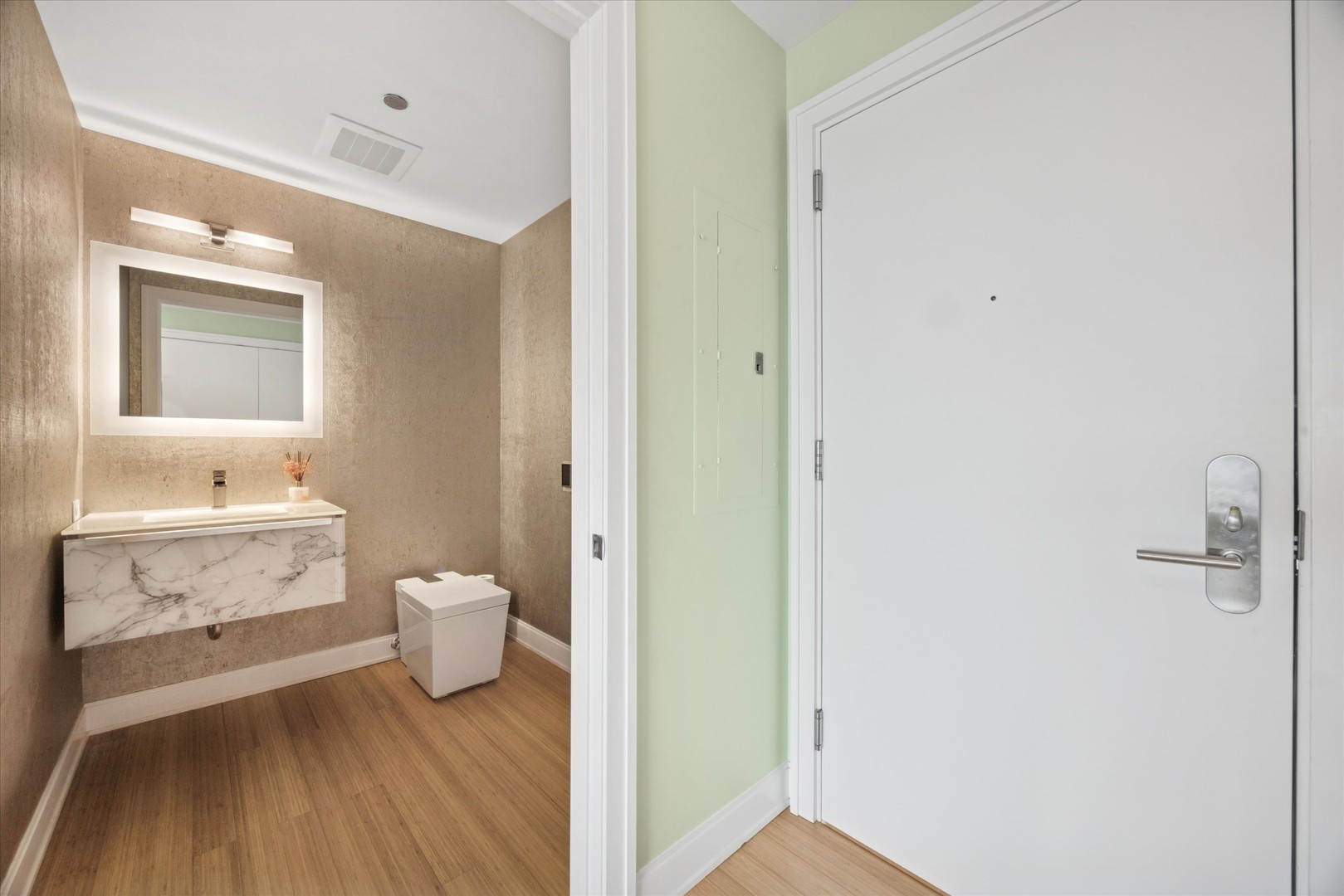 340 E RANDOLPH St #905 Chicago, IL 60601