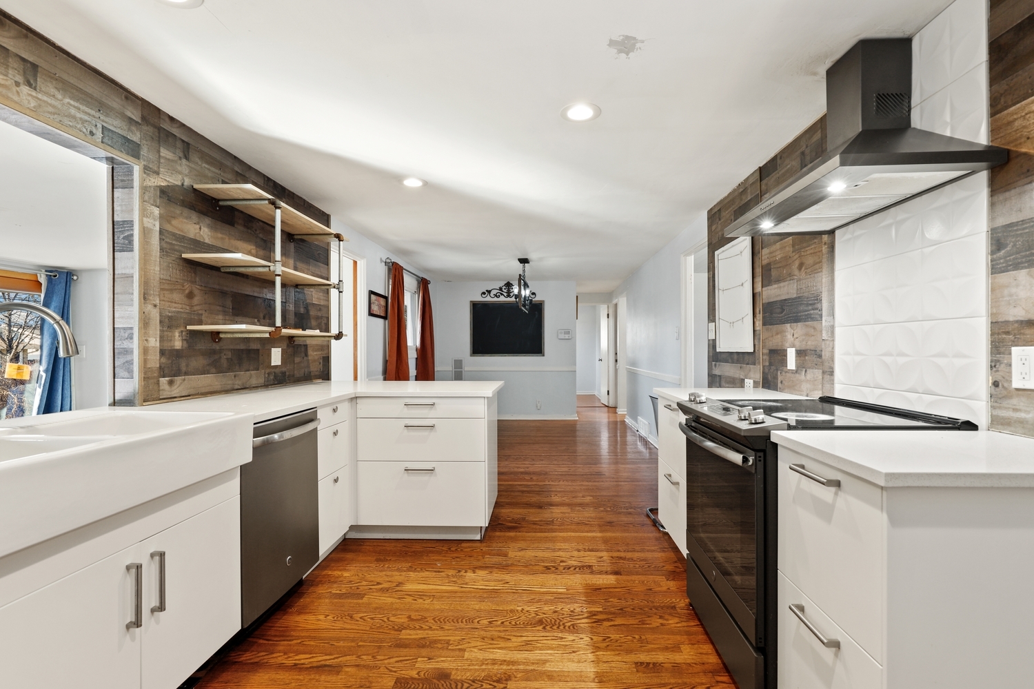 713 Lois Pl Joliet, IL 60435