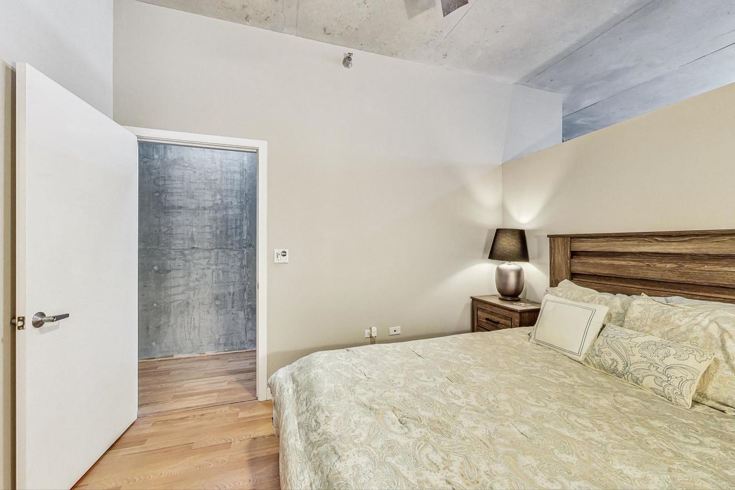 235 W VAN BUREN St #1517 Chicago, IL 60607