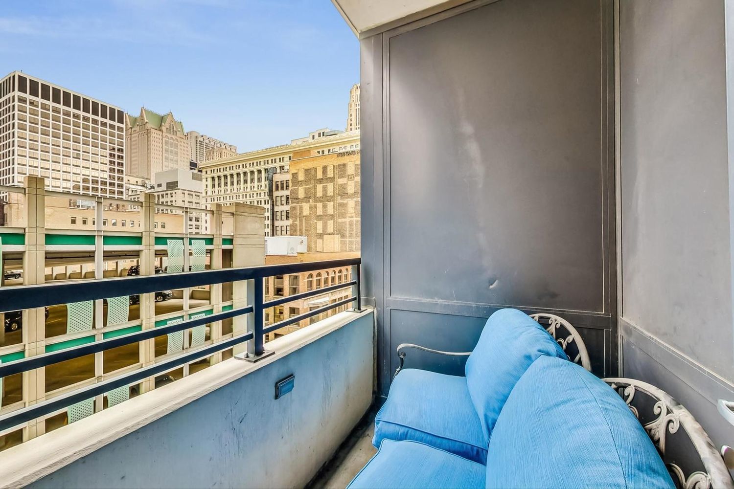 235 W VAN BUREN St #1517 Chicago, IL 60607