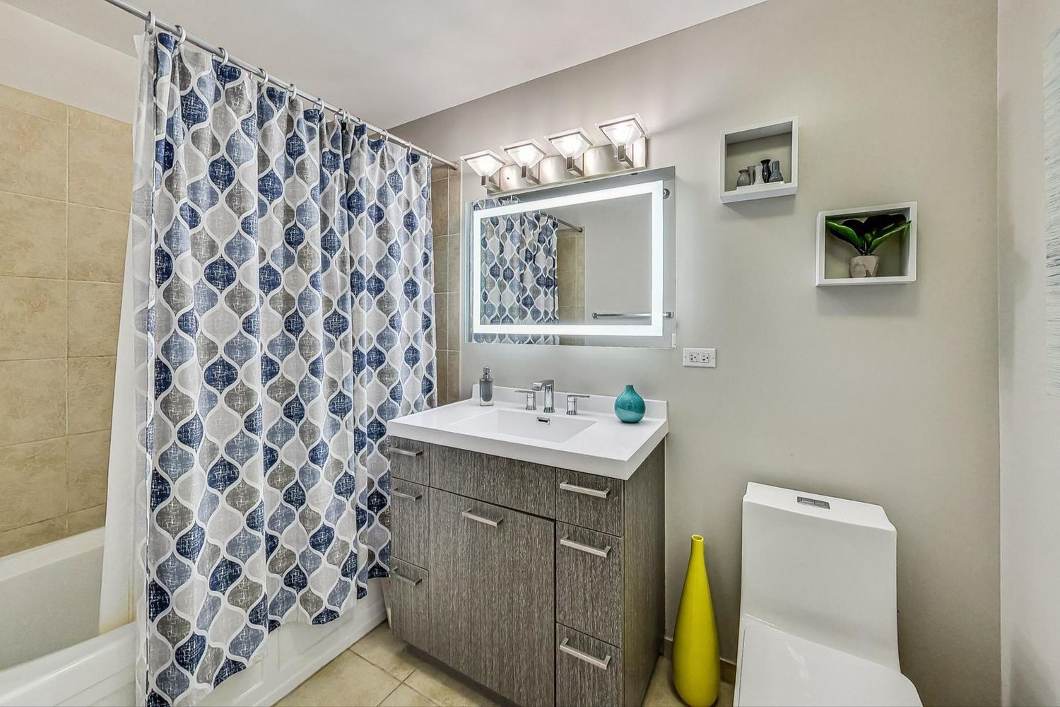 235 W VAN BUREN St #1517 Chicago, IL 60607