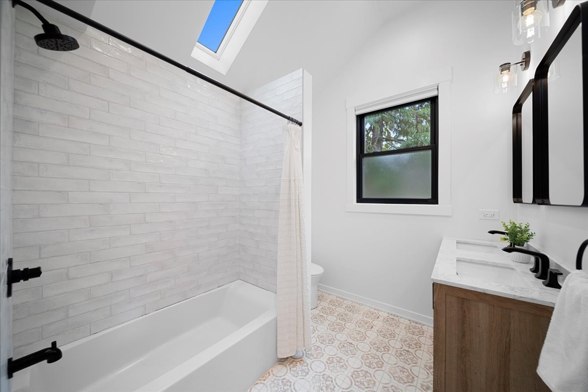 4072 Bunker Ln Wilmette, IL 60091