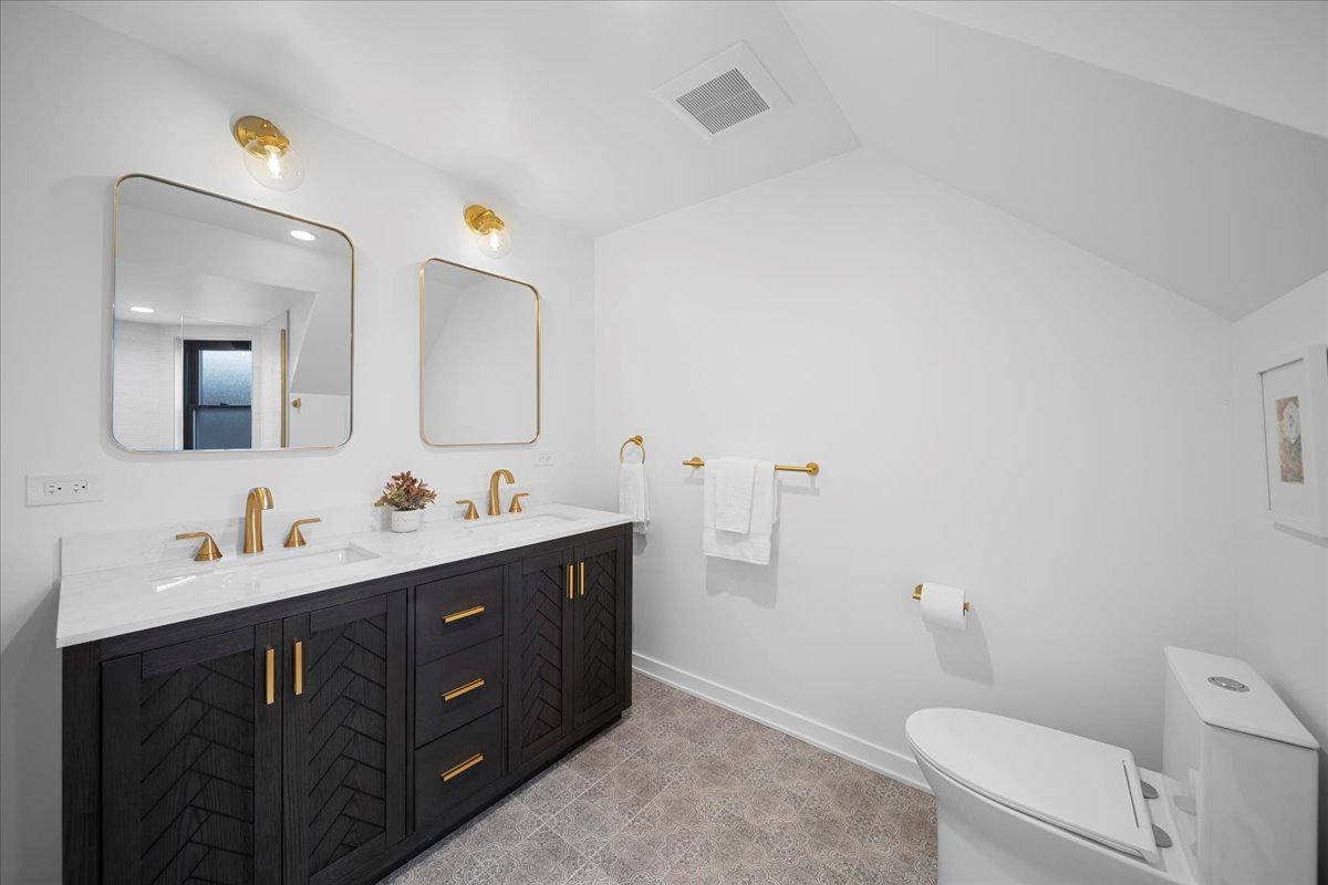 4072 Bunker Ln Wilmette, IL 60091