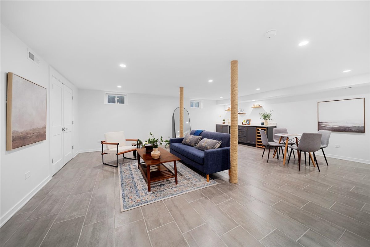 4072 Bunker Ln Wilmette, IL 60091