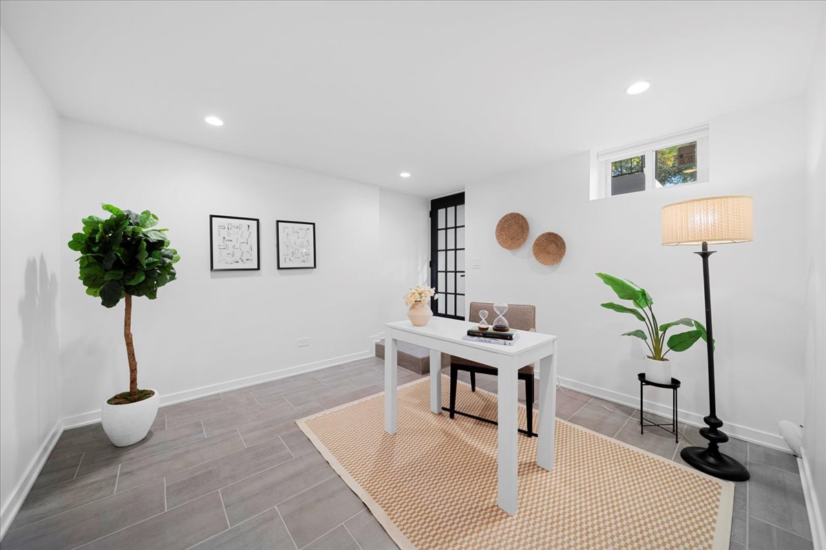 4072 Bunker Ln Wilmette, IL 60091