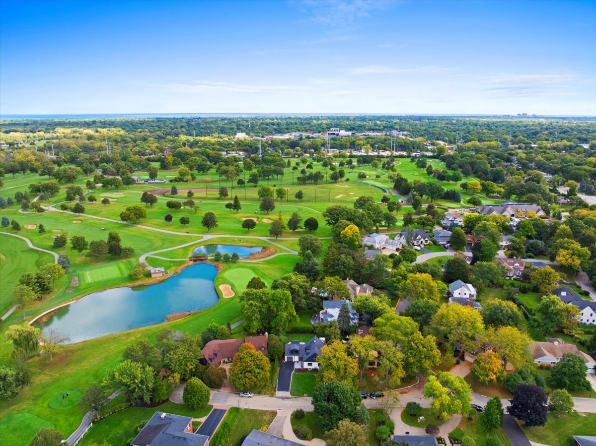 4072 Bunker Ln Wilmette, IL 60091