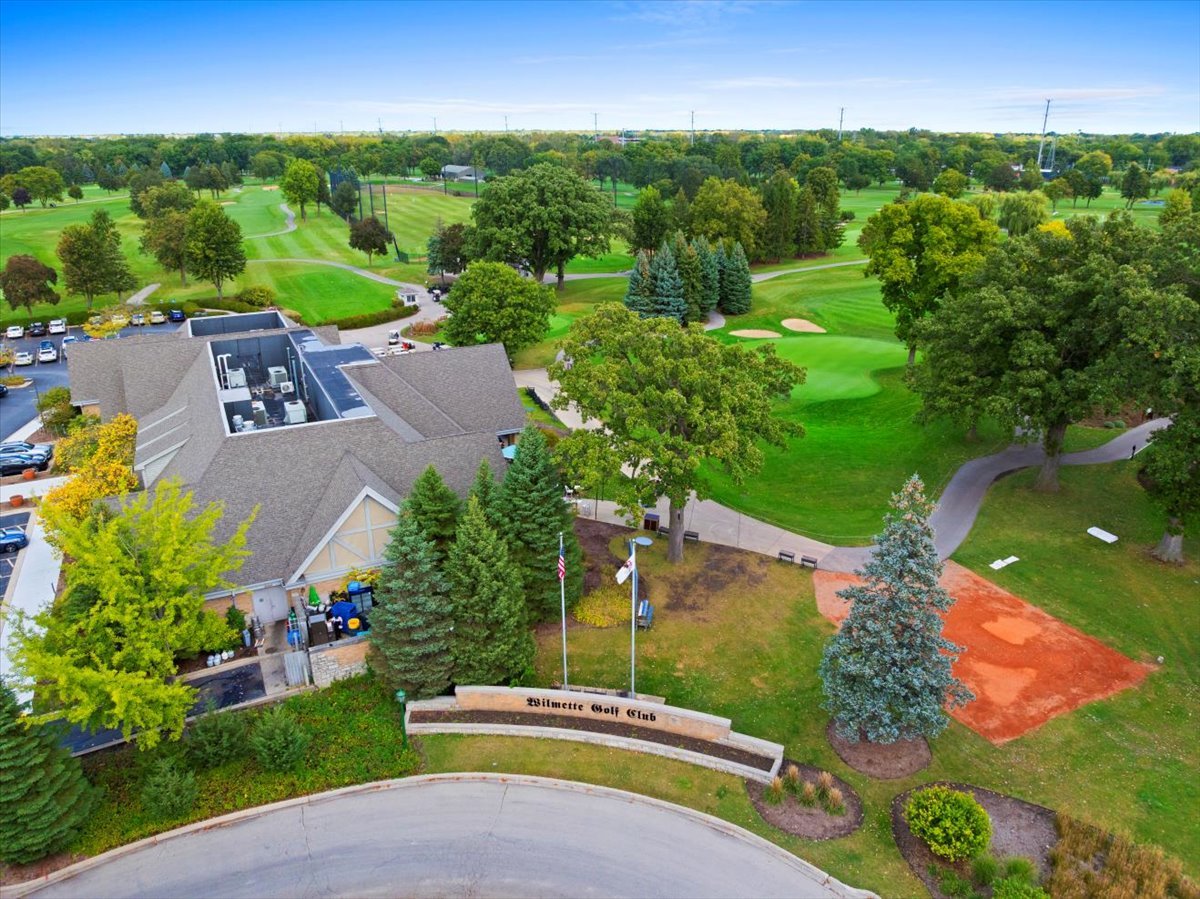 4072 Bunker Ln Wilmette, IL 60091