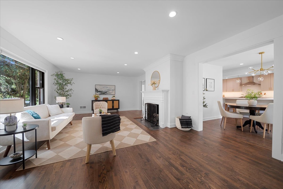 4072 Bunker Ln Wilmette, IL 60091