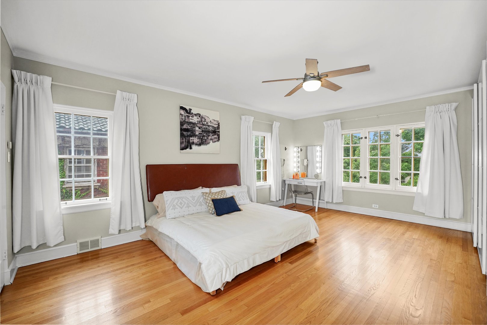 1104 Fair Oaks Ave Oak Park, IL 60302